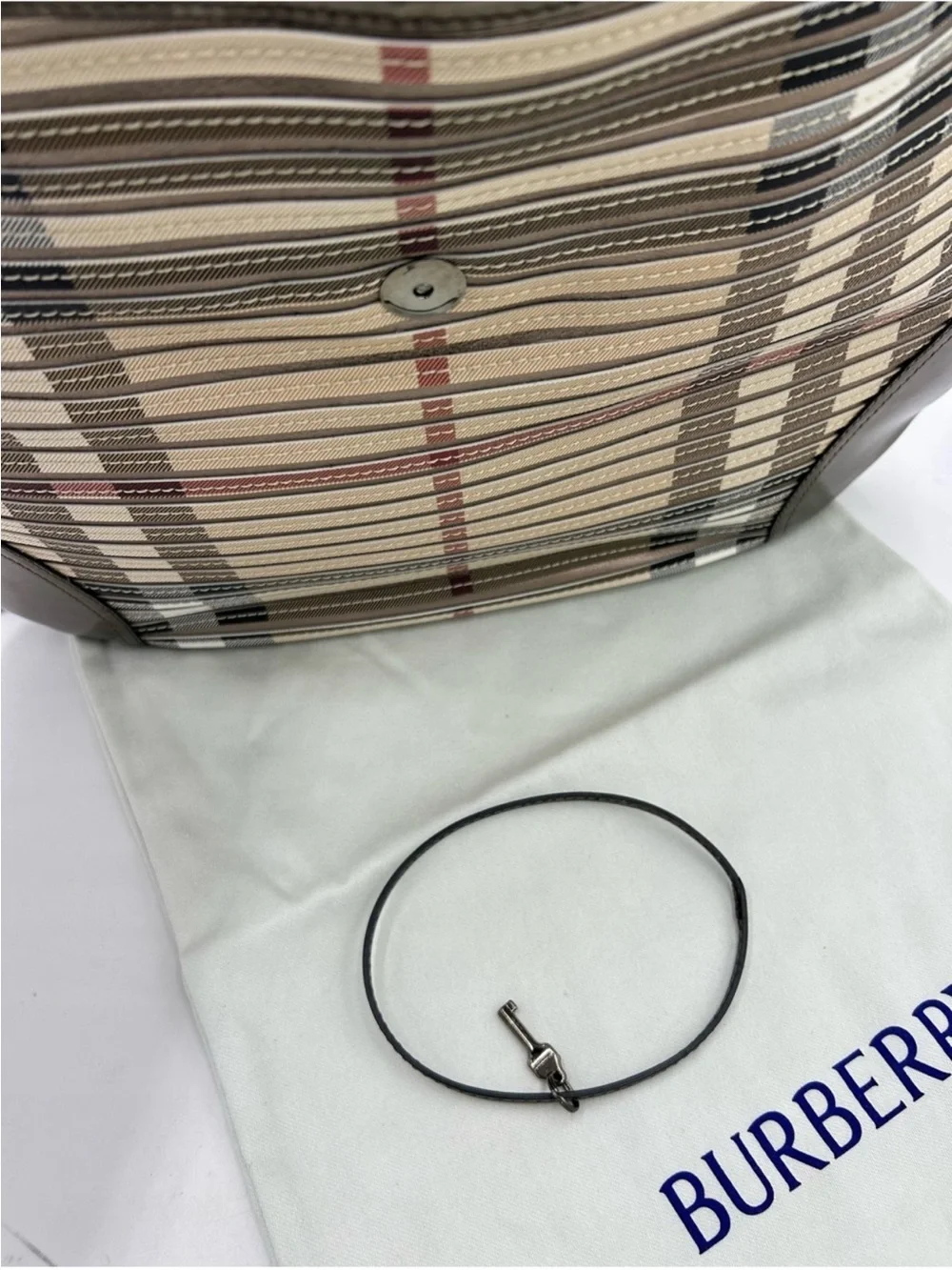 Women’s Burberry Brook hobo bag canvas check made in Italy pristine condition